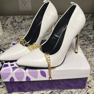Brand new never worn heels